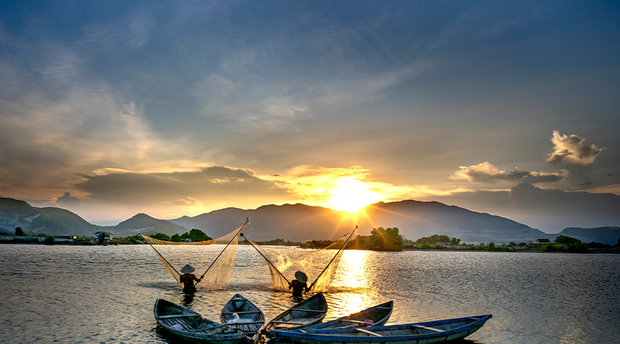  Non-Touristy Mekong Delta Tour – Cruising on Boat & Biking around the villages